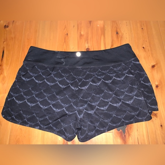 Women’s vineyard vines shorts - Picture 3 of 3